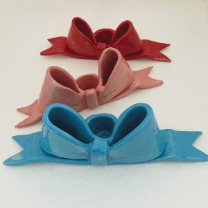 Ribbon bow candle-holder
